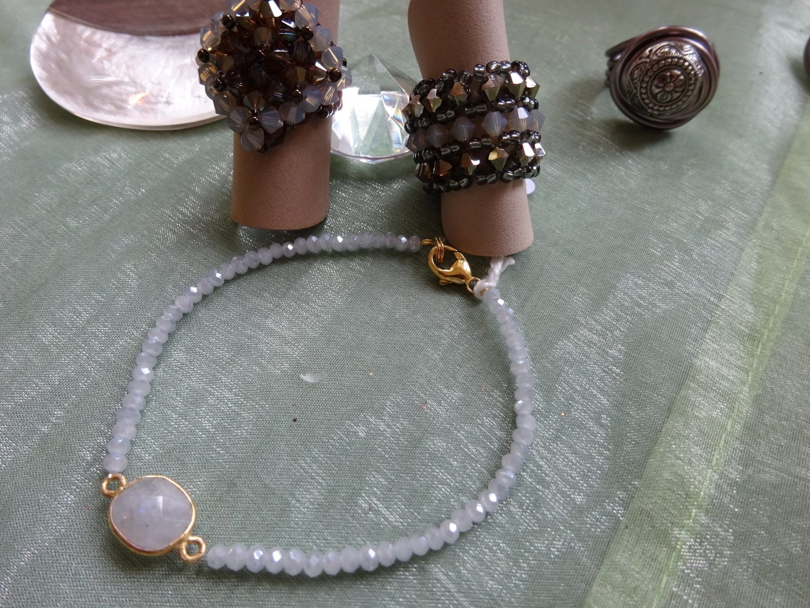 Armband, Swarovskiringe, taupe und opal